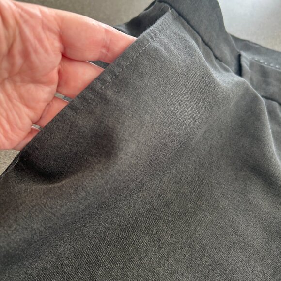 Van Heusen Traveler Dress Pants - Black (Charcoal) - Size 40/32 - Picture 4 of 10